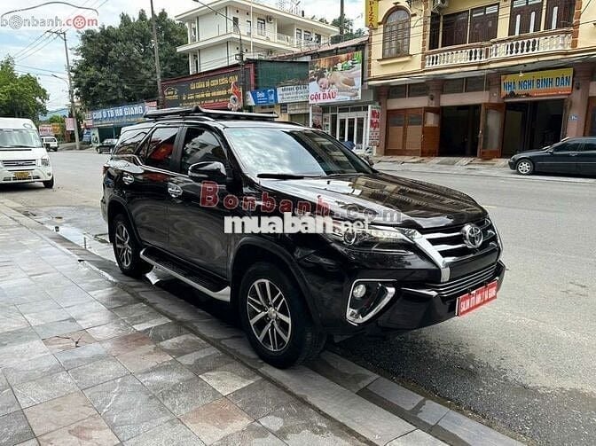 Toyota Fortuner 2017 full xăng 15 v