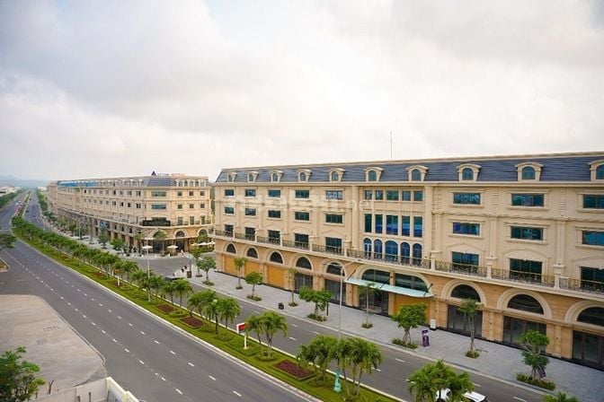Bán nhà mặt phố tại Hùng Vương, 18 tỷ, 620m2, 2PN, 2WC, 5 tầng, pháp l