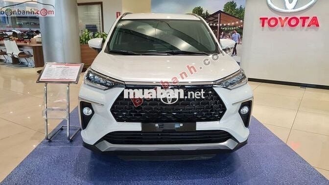 Toyota Veloz Cross 2025 mới giá ***
