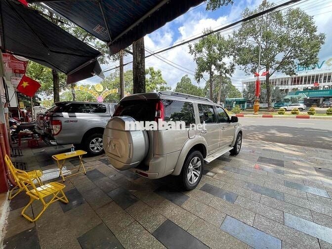 Ford Everest 2010 2.5L 4x4 MT - 180000 km