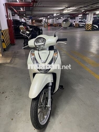 Bán xe Sh mode màu trắng mới còn dán nilon