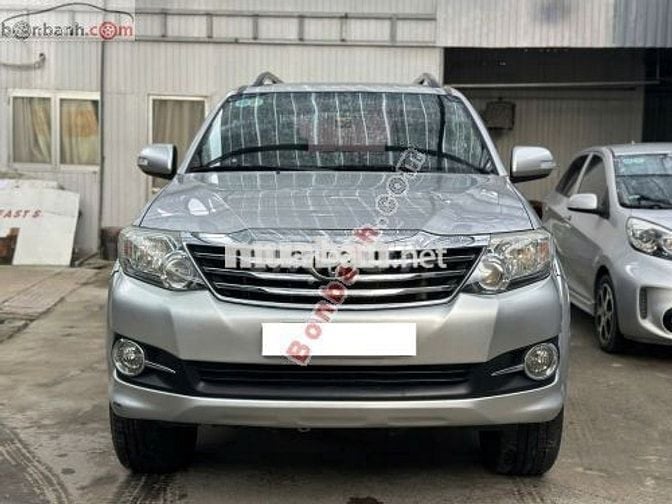 Toyota Fortuner 2.7V 4x2 AT 2015