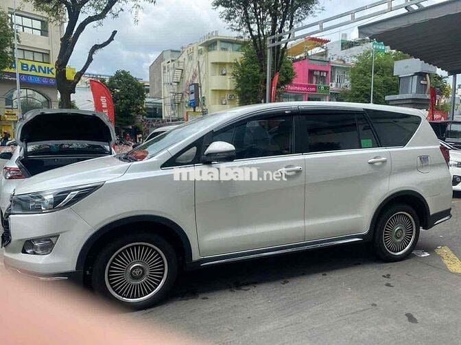 Toyota Innova 2019 2.0 Venturer - 62700 km