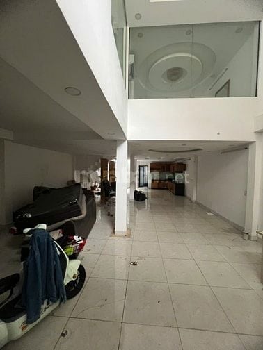 Nhà căn đôi Lạc Long Quân 480 m2 5PN , 4WC