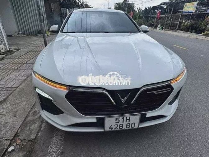 Vinfast lux a 2.0 xe đẹp giá êm cho anh em