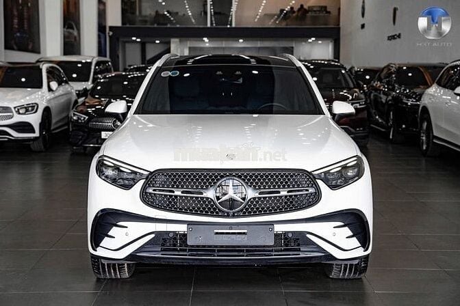 Mercedes Benz GLC Class 2023  - 10000 km