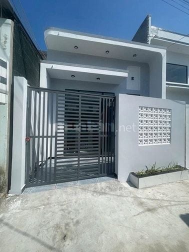 Bán gấp căn nhà cấp 4, SHR, mới keng, 67m2, TT. Củ Chi (cũ), Giá 860tr