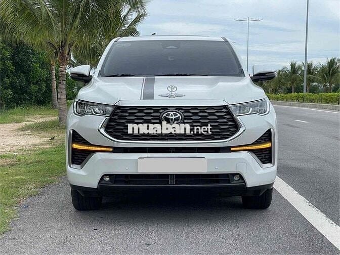Toyota Innova Cross Xăng Điện 2024 - 12000 km