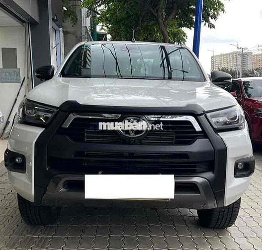 Toyota Hilux 2024 Adventure 2.8L 4x4 AT - 15000 km