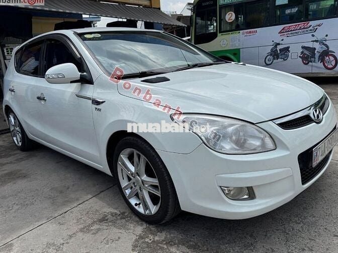 Hyundai i30 CW 1.6 AT 2009 - Màu Trắng