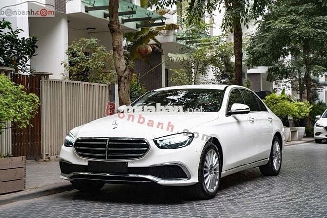 E200 Exclusive 2022 cực mới