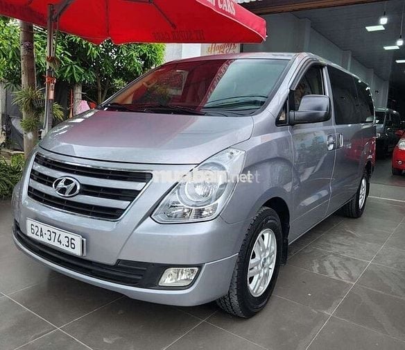 Huyndai Starex 9 chỗ 2015 máy xăng không niên hạn