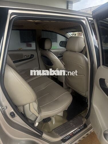 Toyota Innova 2015 2.0E - 200000 km