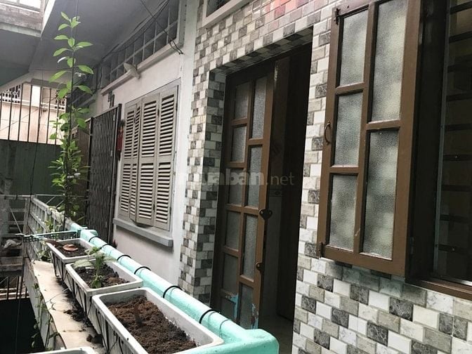 Cho thuê nguyên căn lầu 2, căn góc, khoảng 50m2, đường Hùng Vương, Q5