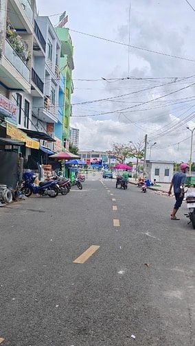 Bán Nhà 1 Trệt 2 Lầu Mặt Tiền Chợ Lê Thị Nhiên, Long Xuyên, An Giang