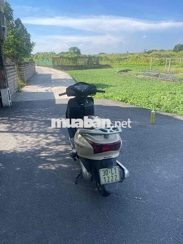 Nhà e có xe ko đi lại cần bán ai mua lh e