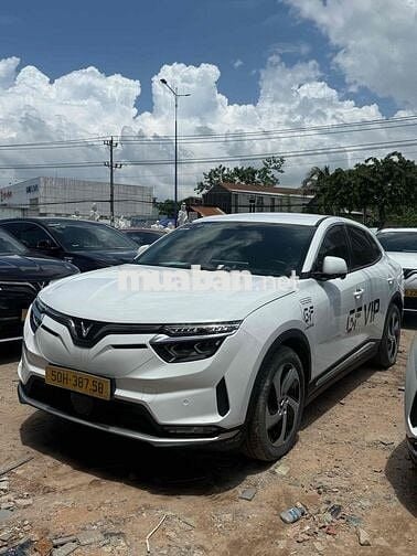 VF8 giá từ 675tr mới về full lô xe hơn 30 chiếc