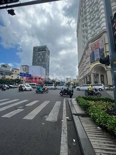 Bán Nhà Hẻm Đường Lý Chính Phường 7 Quận 3 4,2x12m 1 Trệt 3 Lầu ST 7PN
