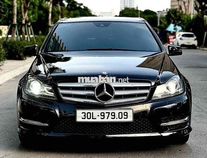 Mercedes Benz C Class 2012 - Màu Đen Sang Trọng