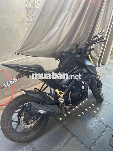 Yamaha TFX màu đen, xe sportbike