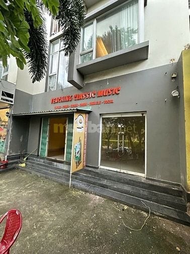 Cho thuê Shop chân đế mặt tiền Hoàng Quốc Việt vị tri đẹp .