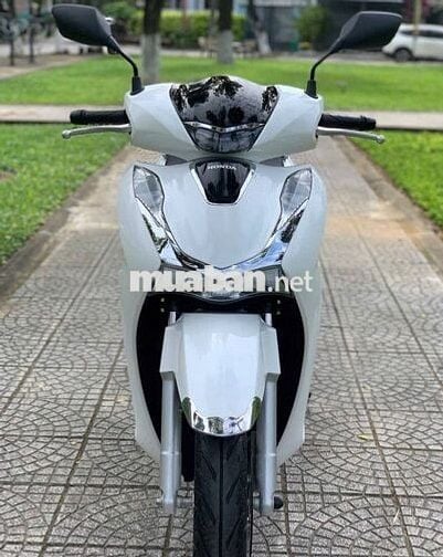 SH 2025 200km như mới có trả góp trao đổi
