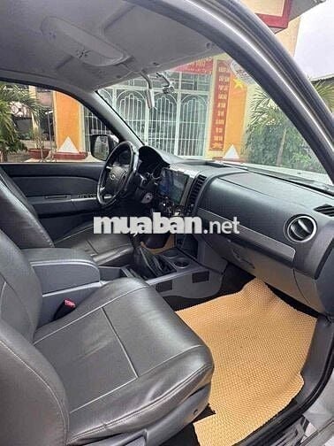 Ford Everest 2013 2.5L 4x2 MT - 138000 km