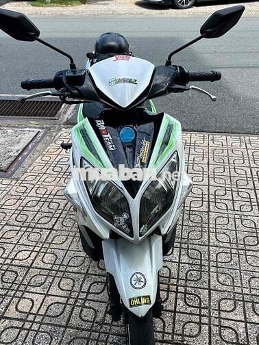xe bán novo 4 135 cc. màu trắng đen