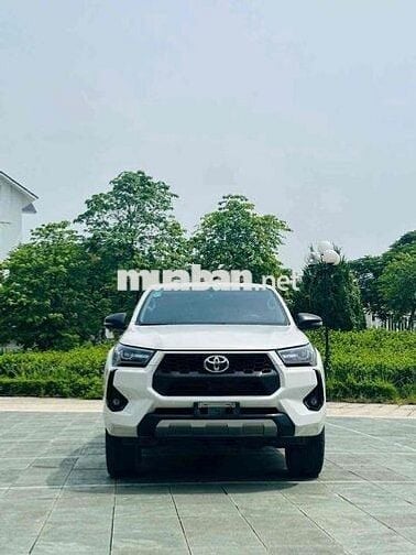 Toyota Hilux 2.4 4x2 AT sản xuất 2024 nhập khẩu