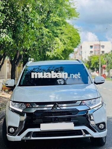 Bán Outlander 2.0 CVT sx  2024 odo 11,900 km 1 chủ