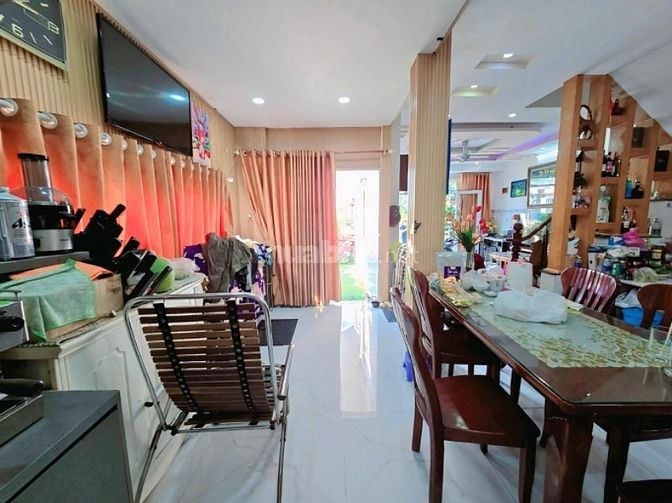 Bán nhà có sân vườn đường 10m Lê Văn Lương Nhà Bè 7x14 giá 7 tỷ 350