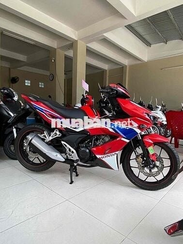 winer x . thắng abs . máy zin im . áo đẹp ko trầy
