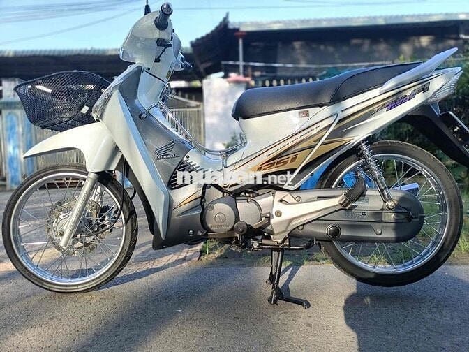 xe tâm huyết future neo sườn xám 2006
