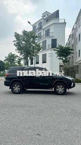 Toyota Fortuner 2019 số Tự Động máy DẦU màu đen