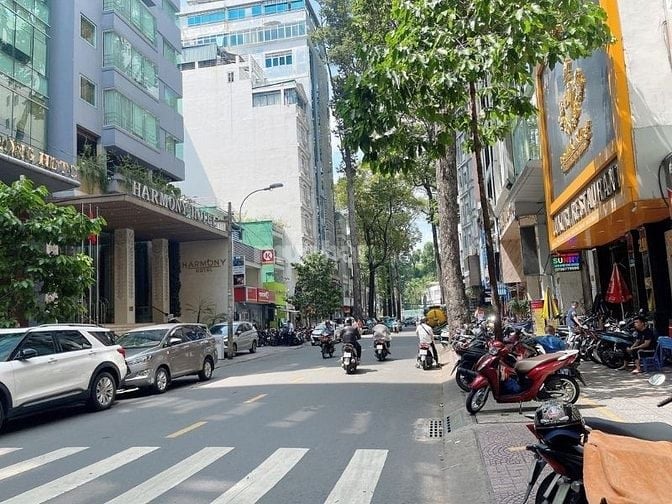 Bán nhà mặt tiền Bùi Thị Xuân, Bến Thành, Q1. Cách chợ Bến Thành 1km