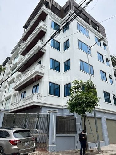 Cho thuê biệt thự Nguyễn Xiển:180m2, 6 tầng, thông sàn,thang máy 50tr