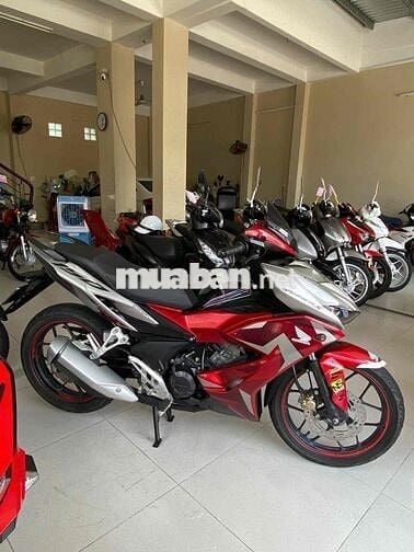 winer x . thắng abs . máy zin im . áo đẹp ko trầy