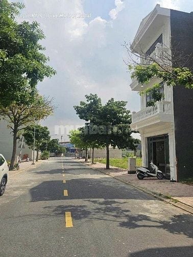 Lô Đất Mặt Tiền Ngộp Cần Bán Ngay VINCOM Dĩ An, dt 100m2 giá 2ty590