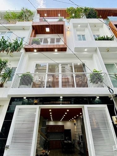 Nhà 4,7 x 9 đúc 1 trệt 1 lững 2 lầu sân thượng hẻm xe hơi thống nhấP16