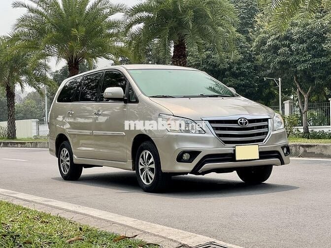 Toyota Innova 2.0G 2016 số tự động màu vàng cát