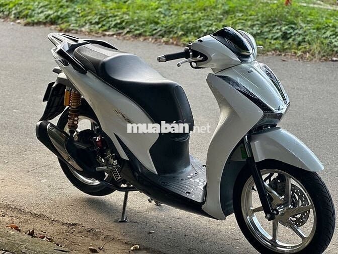 Xe dư nên cần bán xe Sh 2022 lên cũng nhiều đồ