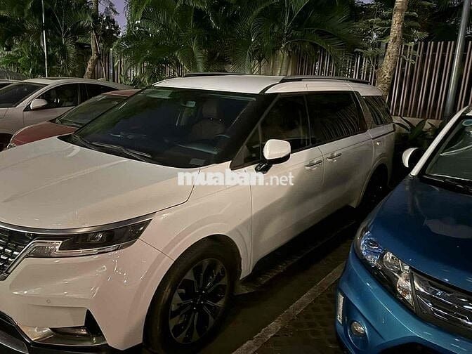 Cần bán Carnival 2023 Premium 2.2D 7S - 40000 km
