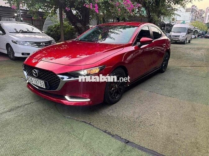 Mazda 3 2020 Sedan 1.5L Luxury - 100000 km