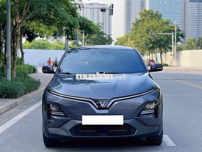VinFast VF6 2024 mua đứt pin đã vào 50t phu kiện
