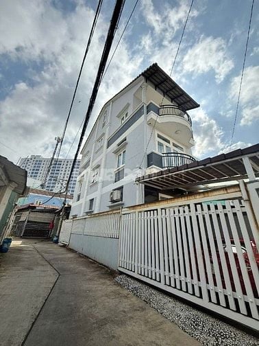 NHÀ 2 LẦU 4PN. 4WC SÂN ĐẬU OTO HẺM ĐƯỜNG 9 LINH TÂY. THỦ ĐỨC