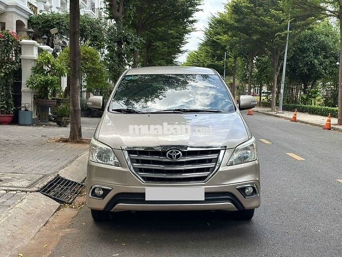 Chỉ hơn 300 củ Toyota Innova 2.0V 2015 đi 9 vạn.