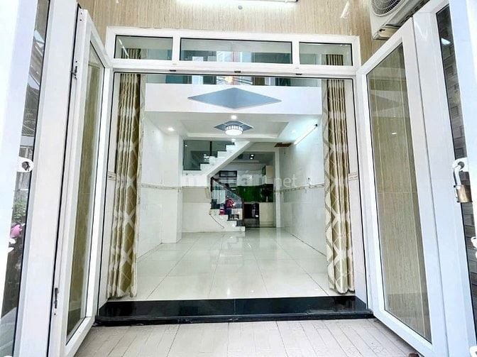 Nhà Tô Hiến Thành TL còn 2tỷ350, dtcn: 59,7m2, HXH 6m sát MT, SHR.