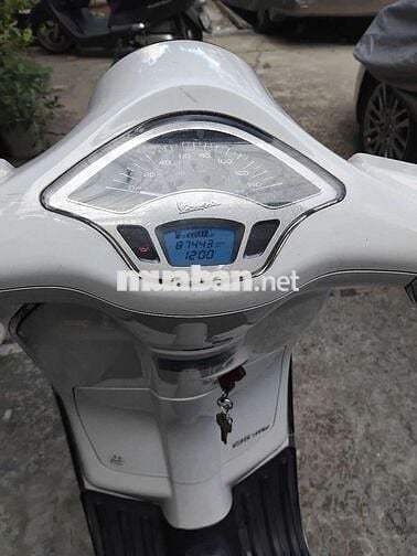 Cần bán xe vespa Primavera 2016