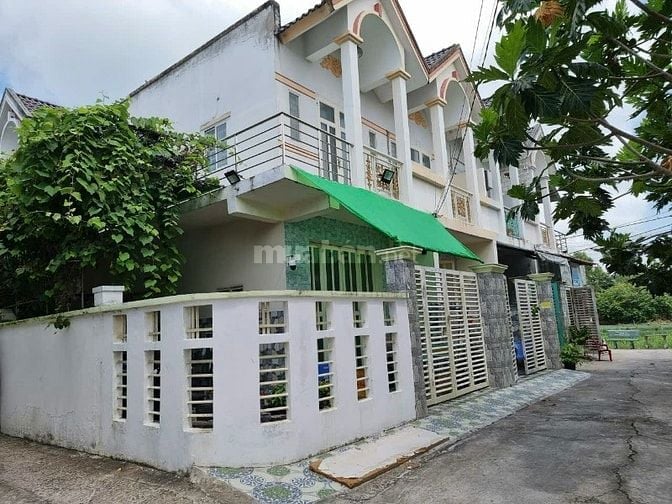 Nhà đẹp 2 tầng gần Chợ Hưng Long giá chỉ 630 triệu