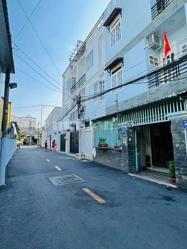 Cho thuê nhà nguyên căn 1 trệt 1 lầu , 2PN /2WC .Giá 10 triệu / tháng 